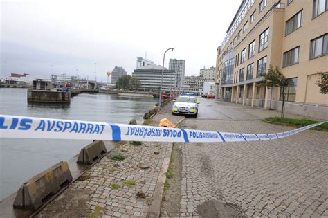 Död Man Hittade I Vattnet Vid Ångbåtsbron