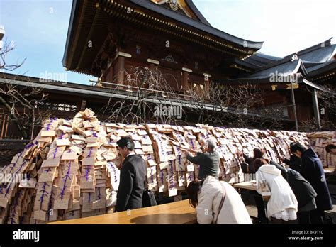 Japan Tokyo Yushima Tenjin Shinto Shrine 20100107 Stock Photo Alamy