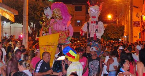 Bloco do Zé Pereira é sucesso na noite de quinta de carnaval