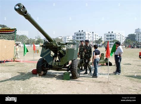 Howitzer gun hi-res stock photography and images - Alamy