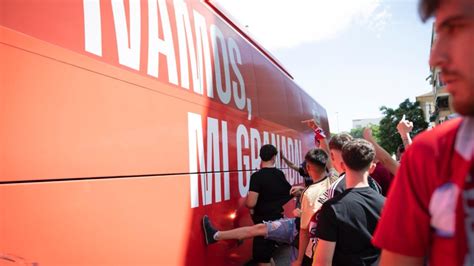 El Recibimiento Al Granada CF Tras Oficializarse El Descenso