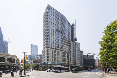 The secret rooftop pool at One Boerum Place is stunning 21