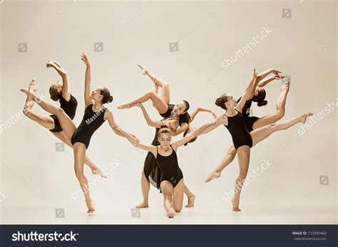 Group Modern Ballet Dancers Stock Photo 723999460 Shutterstock