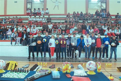 ESPOCH ENTREGA IMPLEMENTOS DEPORTIVOS EN BENEFICIO DE SUS ESTUDIANTES