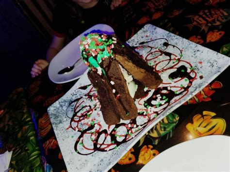 The Rainforest Cafe Volcano Dessert Just Got a Holiday Makeover in ...