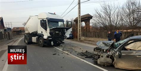 FOTO Accident rutier cu 2 victime în Covasna în urma coliziunii