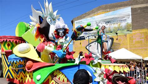 Carrozas Del Carnaval De Barranquilla Son Referentes Nacional E