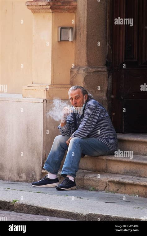 boy smoking cigarettes Stock Photo - Alamy