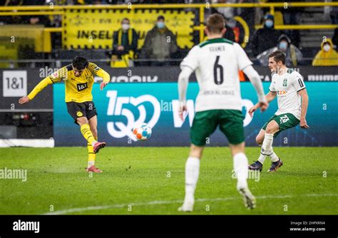 Mahmoud Dahoud BVB Jonas Hofmann BMG Borussia Dortmund Borussia