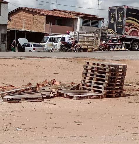 Saj Motorista Embriagado Perde Controle De Caminh O Colide Em