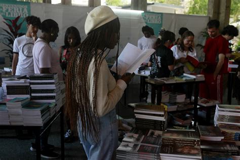 Feria Internacional Del Libro De La Habana En Tiempos Complejos