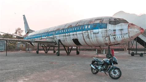 Las historias detrás de los 7 aviones abandonados más increíbles del