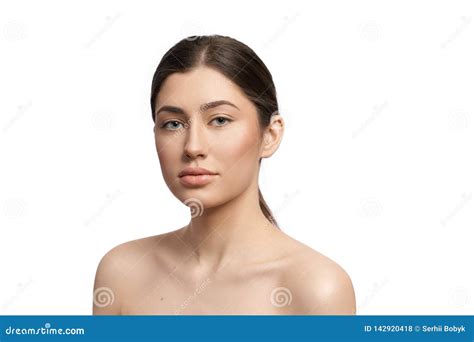 Ritratto Della Ragazza Con Le Spalle E L Acconciatura Nude Della Coda