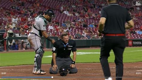 Mlb／投手球提前落地捕手漏接 主審「中蛋」雙膝跪地！真男人最痛 運動 三立新聞網 Setncom