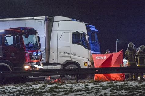 Śmiertelny wypadek w Karczowie Auto zderzyło się z ciężarówką RMF24