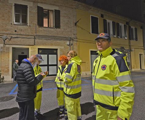 Terremoto Oggi Nelle Marche Crepe Sui Muri Della Scuola Protestano I