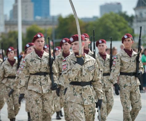 Warszawa Rozpoczęły się obchody Święta Wojska Polskiego Warszawa