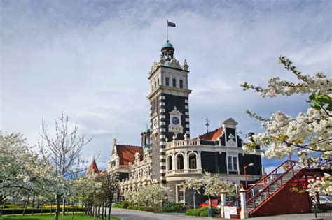 Dunedin Railway Station – Dunedin Tours