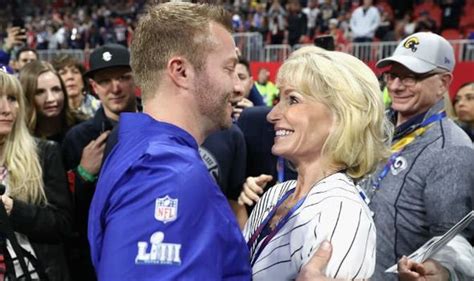 La Rams Coach Sean Mcvay Hugs Mum Cindy Mcvay In Emotional Super Bowl