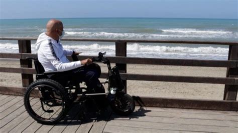 Enzo Malato Di Sla Non Pu Raggiungere Il Mare Anche Noi Disabili