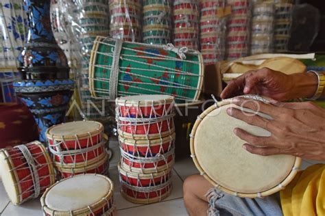 KERAJINAN ALAT MUSIK MARAWIS ANTARA Foto