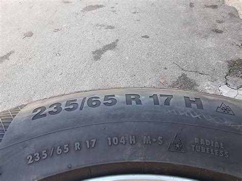 235 65 R17 Continental