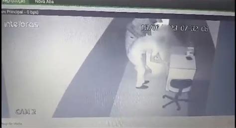 Bandido Invade Loja Da Comepi E Rouba R Mil Assista