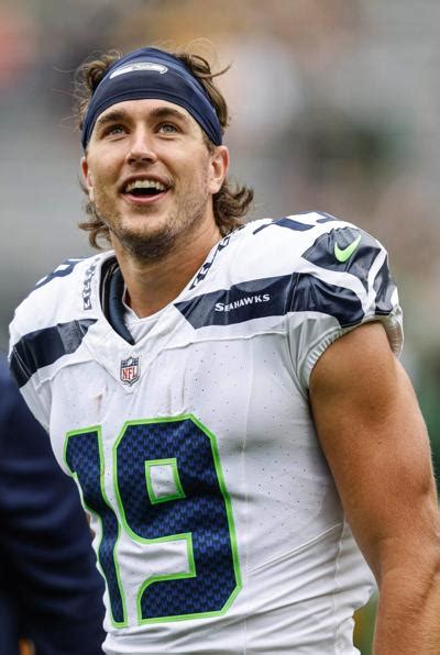 Seahawks finish paring down roster to 53, keep UDFA WR Jake Bobo ...