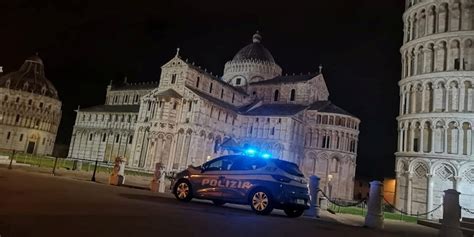 Mamma e figlia trovate nude in auto si giustificano È un brutto momento