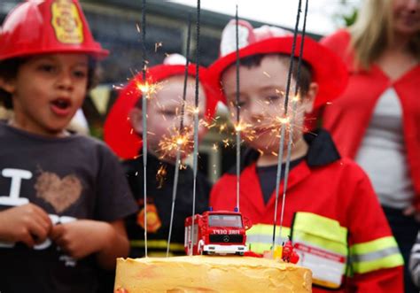 amazing-fire-truck-themed-kids-birthday-party-13 | Kidsomania