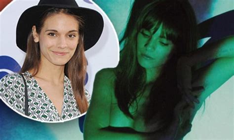 Caitlin Stasey Barely Covers Her Breasts As She Poses In Nude Photoshoot Daily Mail Online