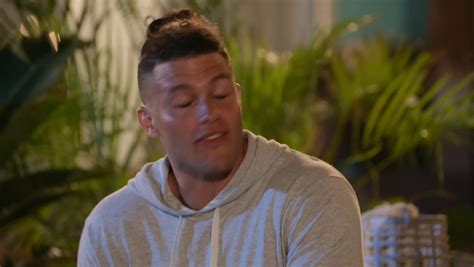 AusCAPS FBoy Island US 1 03 Sex Lies And Selfies