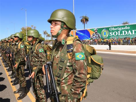 Ladrões levam 21 metralhadoras do Exército Brasileiro 13 delas podem