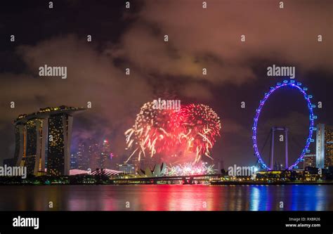 Fireworks in downtown SIngapore on the Chinese new year Stock Photo - Alamy