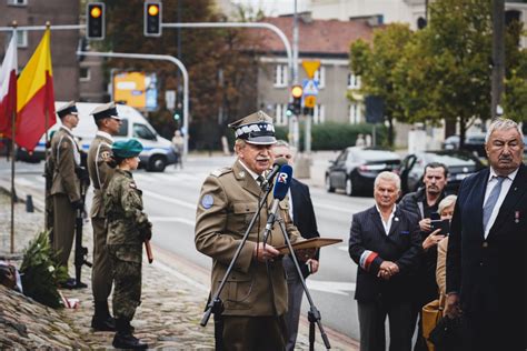 Ods Oni Cie I Po Wi Cenie Tablicy Upami Tniaj Cej Stefana Melaka