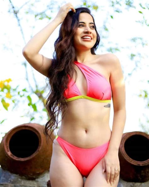 150 Hot And Bold Photos Of Urfi Javed That Prove She Is Internet Sensation