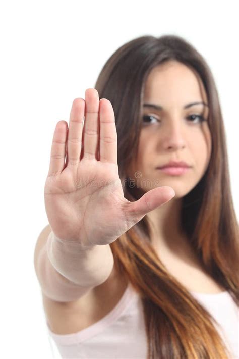 Menina Bonita Do Adolescente Que Texting Em Um Telefone Esperto Imagem