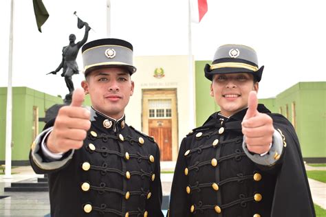 Los Uniformes De Los Cadetes De La Escuela Militar De Chorrillos I