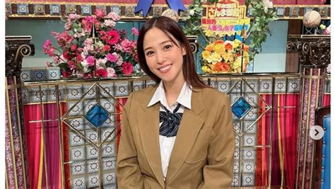 第1子妊娠中の鷲見玲奈、かわいすぎる制服ショットに絶賛多数「30歳超えてるとは思えない」 エンタメ ニュース ｜クランクイン！