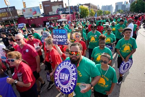 UAW S Clash With Big 3 Automakers Shows Off A More Confrontational