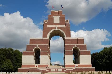 Where is Thiepval Memorial - Thiepval - TracesOfWar.com