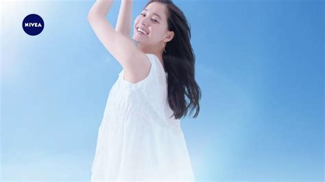 田中みな実 新木優子 が出演する ニベア花王 ニベア のcm 「夏ニベア宣言」篇「アプローチ 夜まで長続き」篇 Cm など最新の動画を