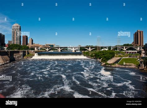 Minnesota, Minneapolis, St. Anthony Falls from Stone Arch Bridge Stock Photo - Alamy