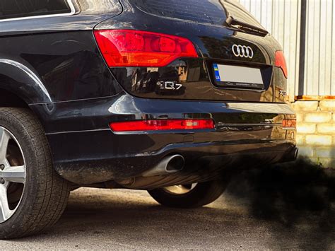 Черный дым из выхлопной трубы - причины и их устранения