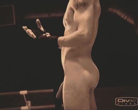 Nude male model 03 ThisVid em inglês