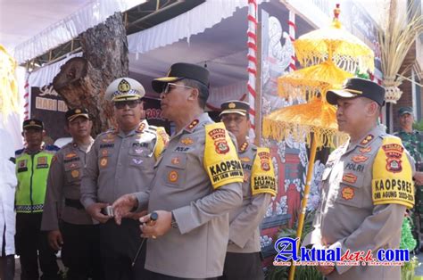 Jelang Nataru 2023 2024 Kapolda Bali Cek Pos Pelayanan Goa Lawah