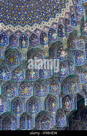 Details Of Sheikh Lotfollah Mosque In Isfahan Iran Stock Photo Alamy