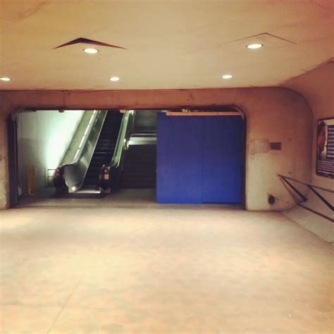 Robert Dyer @ Bethesda Row: FRIENDSHIP HEIGHTS METRO STATION ESCALATOR
