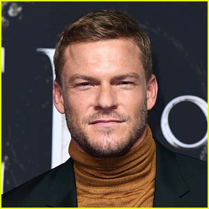 Reacher Star Alan Ritchson Bares Muscular Physique In New Shirtless