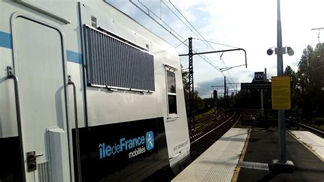 Départ d un Z20500 Transilien IDFM klaxon à Créteil Pompadour RER D